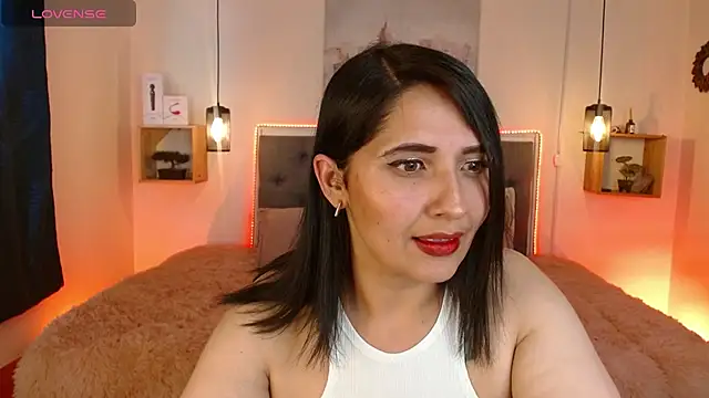 Snapshot of emily_leinner chatting on February 17, 2025, 2:28 pm emily leinner online show from February 17, 2025, 2:28 pm