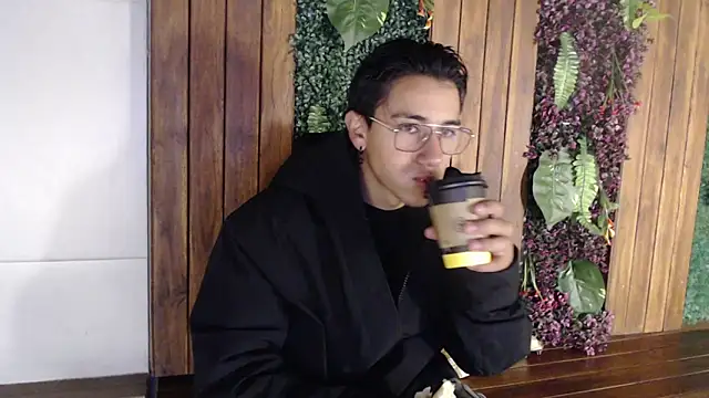 Snapshot of Andy_Joy_ chatting on October 28, 2025, 11:20 am Andy Joy online show from October 28, 2025, 11:20 am