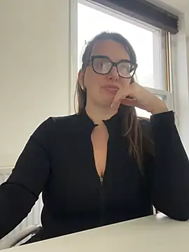 Snapshot of Miss_Stassi chatting on December 18, 2024, 2:17 pm Miss Stassi online show from December 18, 2024, 2:17 pm