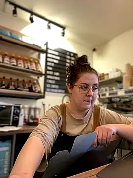 Snapshot of cinnabon_ chatting on November 14, 2025, 12:31 pm cinnabon online show from November 14, 2025, 12:31 pm