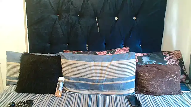 xTALLSEXYBUMx online show from April 19, 2026, 5:30 am