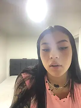 Snapshot of emily_22x chatting on October 4, 2025, 12:39 pm emily 22x online show from October 4, 2025, 12:39 pm