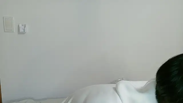 Snapshot of itsme_LEON chatting on May 8, 2026, 1:04 pm itsme LEON online show from May 8, 2026, 1:04 pm