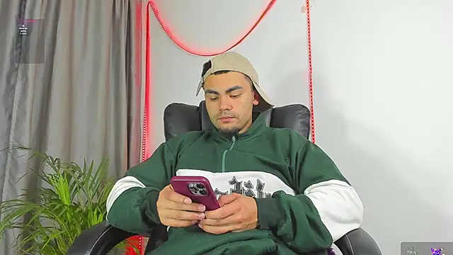 Snapshot of kalivan_voinesscu chatting on November 29, 2025, 8:36 am kalivan voinesscu online show from November 29, 2025, 8:36 am