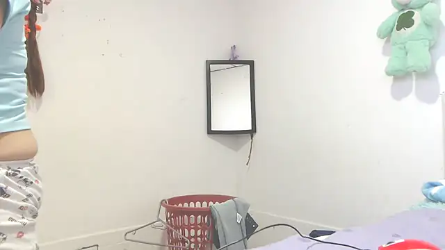 Snapshot of catalinadiaz666 chatting on February 26, 2025, 12:52 am catalinadiaz666 online show from February 26, 2025, 12:52 am