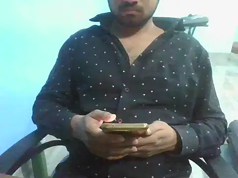 Ishan003 online show from November 18, 2025, 2:42 pm