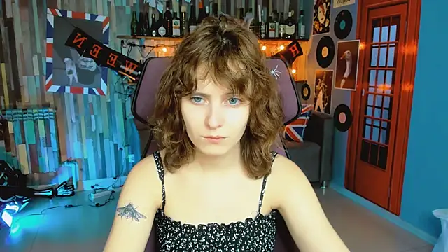 Snapshot of LolaAsmus chatting on October 29, 2025, 8:35 am LolaAsmus online show from October 29, 2025, 8:35 am