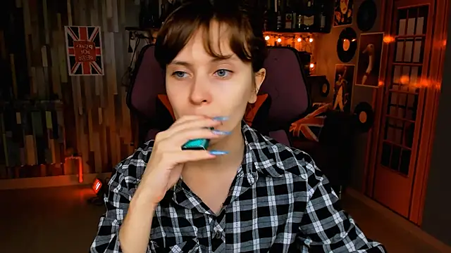 Snapshot of LolaAsmus chatting on November 5, 2025, 9:12 am LolaAsmus online show from November 5, 2025, 9:12 am