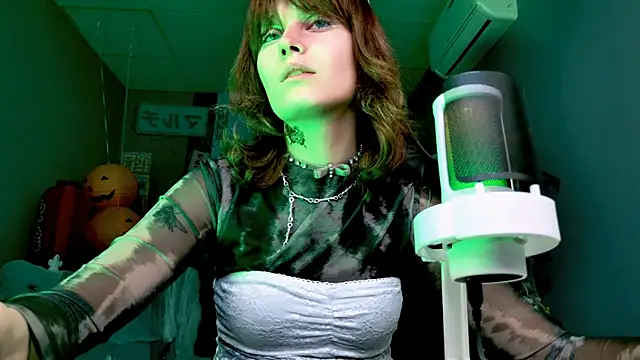 Snapshot of LolaAsmus chatting on October 31, 2025, 6:54 am LolaAsmus online show from October 31, 2025, 6:54 am