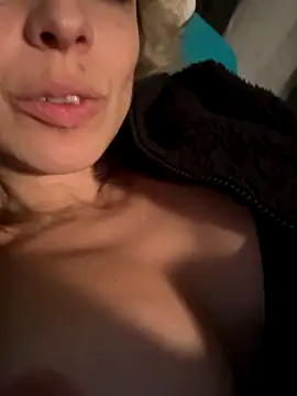 Snapshot of Annelibre chatting on December 2, 2025, 9:05 pm Annelibre online show from December 2, 2025, 9:05 pm