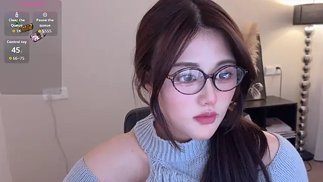 Snapshot of Strawberrybabyy1 chatting on November 18, 2025, 11:48 pm Strawberrybabyy1 online show from November 18, 2025, 11:48 pm