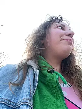 Snapshot of Yanacool007 chatting on March 3, 2025, 2:28 pm Yanacool007 online show from March 3, 2025, 2:28 pm