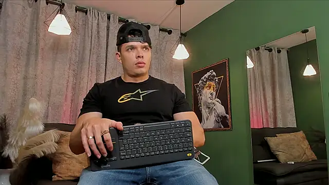 Snapshot of Jake_Tylerr_ chatting on December 15, 2025, 1:44 am Jake Tylerr online show from December 15, 2025, 1:44 am