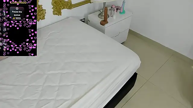 Snapshot of Vennus_gir chatting on February 23, 2025, 12:41 am Vennus gir online show from February 23, 2025, 12:41 am