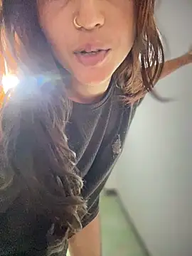 Snapshot of DiyAsingHh chatting on March 25, 2026, 12:44 am DiyAsingHh online show from March 25, 2026, 12:44 am