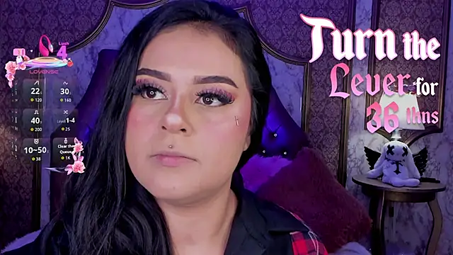 SoffiQueen online show from April 18, 2026, 3:36 pm