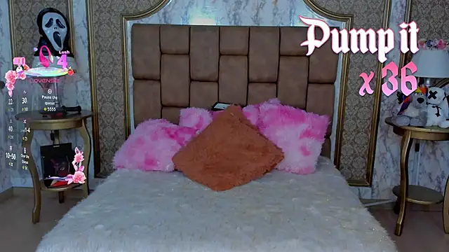 SoffiQueen online show from October 28, 2025, 4:50 pm