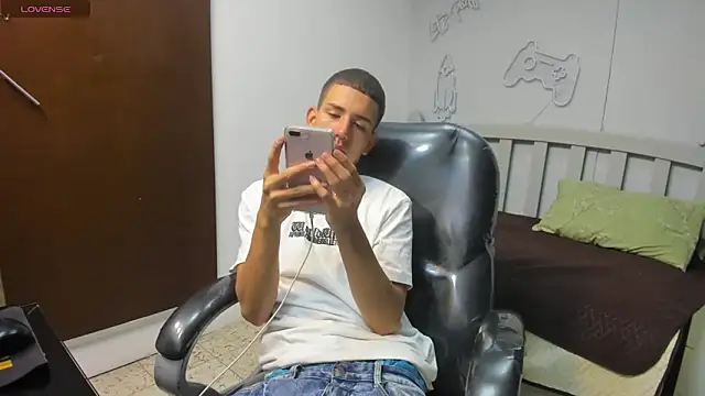 Snapshot of JackSwan18 chatting on September 28, 2025, 4:30 am JackSwan18 online show from September 28, 2025, 4:30 am