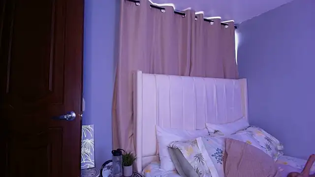 Snapshot of Shenoa1 chatting on November 5, 2025, 2:09 pm Shenoa1 online show from November 5, 2025, 2:09 pm