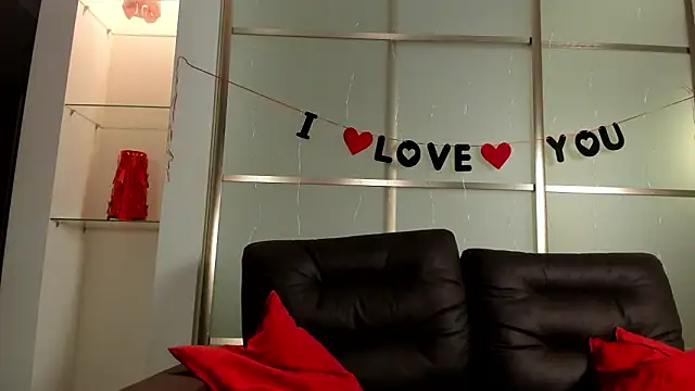 Snapshot of Emma_Flin chatting on March 10, 2026, 5:44 am Emma Flin online show from March 10, 2026, 5:44 am