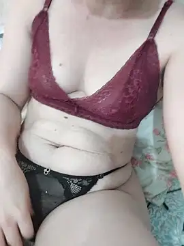 Snapshot of lettygreco chatting on November 12, 2025, 10:19 am lettygreco online show from November 12, 2025, 10:19 am