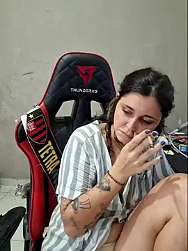 luuhcat09 online show from April 18, 2026, 5:04 pm