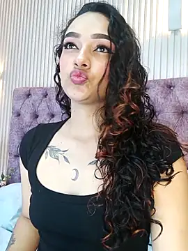 Snapshot of EMILYY_FOXY chatting on November 27, 2025, 7:14 pm EMILYY FOXY online show from November 27, 2025, 7:14 pm