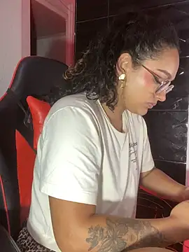 EMILYY FOXY online show from May 13, 2026, 3:24 am