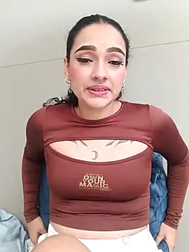 Snapshot of EMILYY_FOXY chatting on November 22, 2025, 7:13 pm EMILYY FOXY online show from November 22, 2025, 7:13 pm