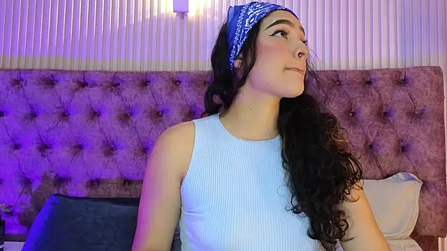 EMILYY FOXY online show from February 17, 2026, 7:00 pm