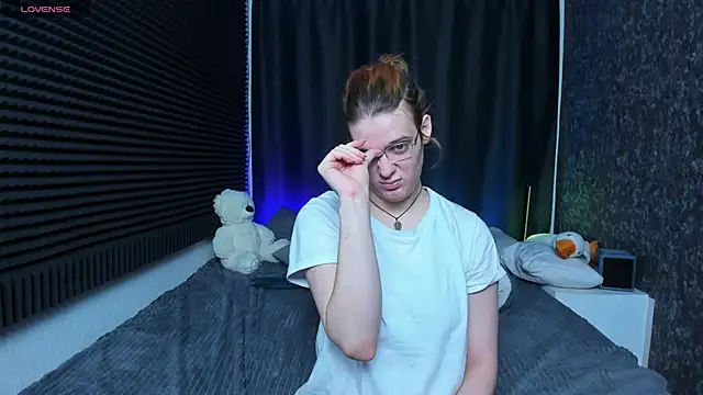 Snapshot of KIKI_Krash chatting on February 20, 2025, 1:30 pm KIKI Krash online show from February 20, 2025, 1:30 pm