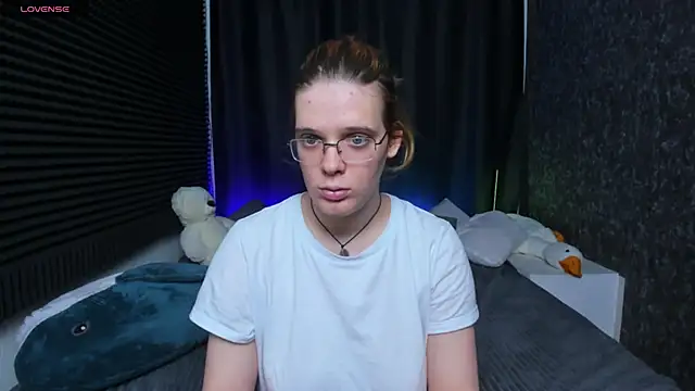Snapshot of KIKI_Krash chatting on February 13, 2025, 1:15 pm KIKI Krash online show from February 13, 2025, 1:15 pm