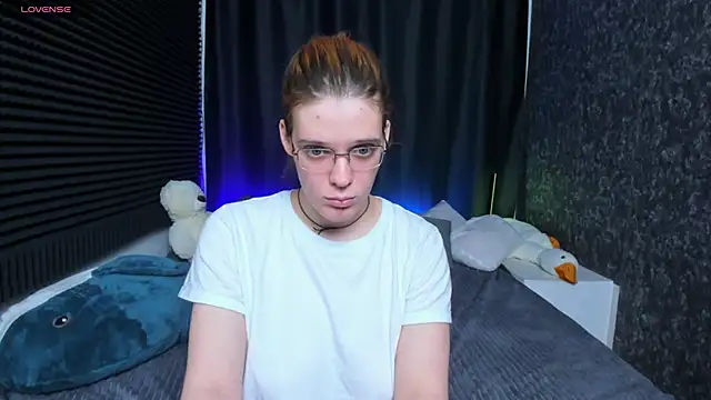 Snapshot of KIKI_Krash chatting on February 13, 2025, 4:17 pm KIKI Krash online show from February 13, 2025, 4:17 pm