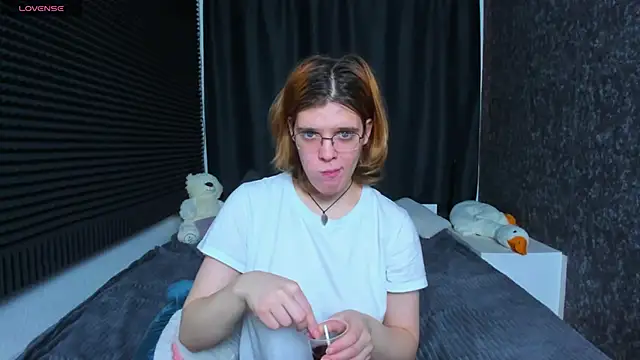 Snapshot of KIKI_Krash chatting on February 17, 2025, 1:11 pm KIKI Krash online show from February 17, 2025, 1:11 pm