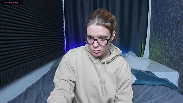 Snapshot of KIKI_Krash chatting on February 25, 2025, 10:26 am KIKI Krash online show from February 25, 2025, 10:26 am