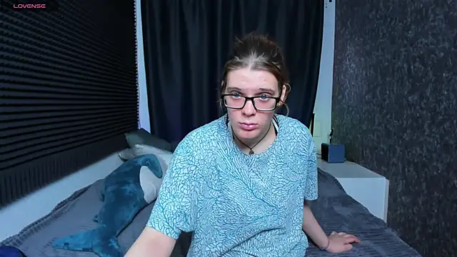 Snapshot of KIKI_Krash chatting on March 18, 2025, 10:28 am KIKI Krash online show from March 18, 2025, 10:28 am