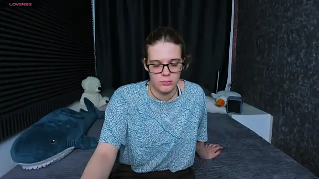Snapshot of KIKI_Krash chatting on March 20, 2025, 10:21 am KIKI Krash online show from March 20, 2025, 10:21 am
