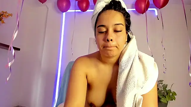 anniesweet- online show from November 4, 2025, 1:37 pm