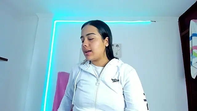 Snapshot of anniesweet- chatting on April 23, 2026, 1:46 pm anniesweet- online show from April 23, 2026, 1:46 pm