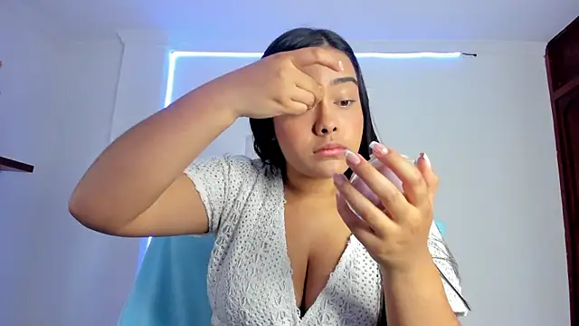 Snapshot of anniesweet- chatting on May 14, 2026, 1:41 pm anniesweet- online show from May 14, 2026, 1:41 pm