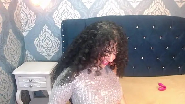 Snapshot of Sofiacowperx chatting on November 14, 2025, 6:33 pm Sofiacowperx online show from November 14, 2025, 6:33 pm