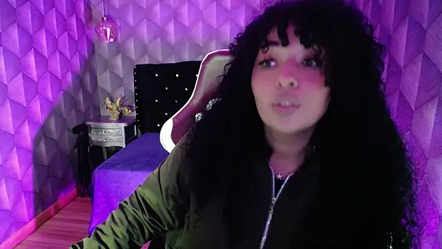 Snapshot of Sofiacowperx chatting on March 5, 2025, 1:50 pm Sofiacowperx online show from March 5, 2025, 1:50 pm