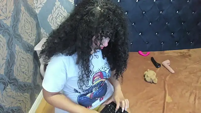 Snapshot of Sofiacowperx chatting on September 13, 2025, 2:28 pm Sofiacowperx online show from September 13, 2025, 2:28 pm