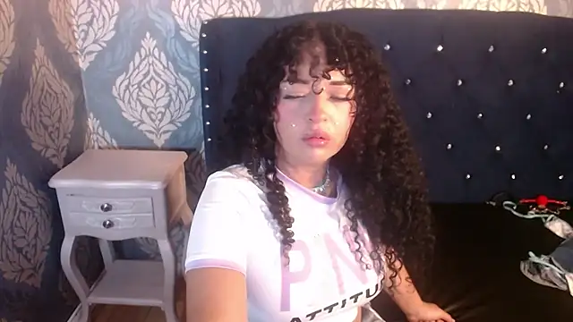 Snapshot of Sofiacowperx chatting on November 17, 2025, 1:37 pm Sofiacowperx online show from November 17, 2025, 1:37 pm