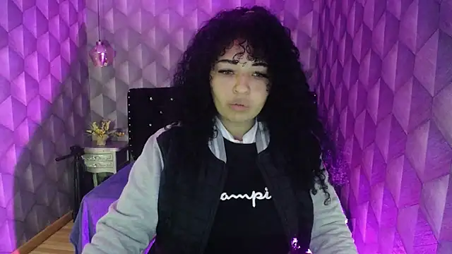 Snapshot of Sofiacowperx chatting on February 28, 2025, 1:14 pm Sofiacowperx online show from February 28, 2025, 1:14 pm