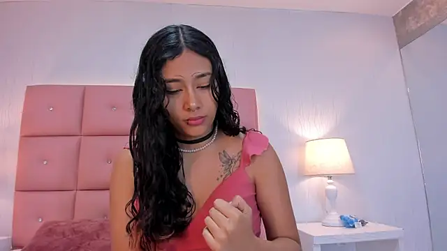 Snapshot of laura_smith33 chatting on March 12, 2025, 2:34 pm laura smith33 online show from March 12, 2025, 2:34 pm