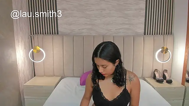 Snapshot of laura_smith33 chatting on November 5, 2025, 2:42 pm laura smith33 online show from November 5, 2025, 2:42 pm