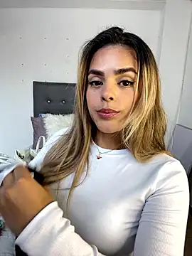 ZoeJohnsoon online show from January 8, 2026, 3:29 pm