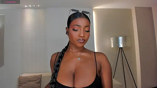 Snapshot of SavannahStorm chatting on November 14, 2025, 7:17 pm SavannahStorm online show from November 14, 2025, 7:17 pm