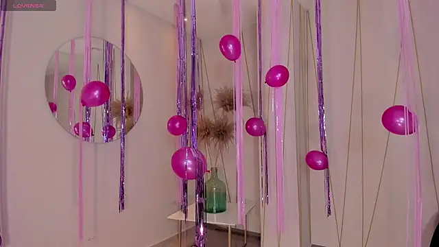 Snapshot of SavannahStorm chatting on June 5, 2026, 12:33 pm SavannahStorm online show from June 5, 2026, 12:33 pm